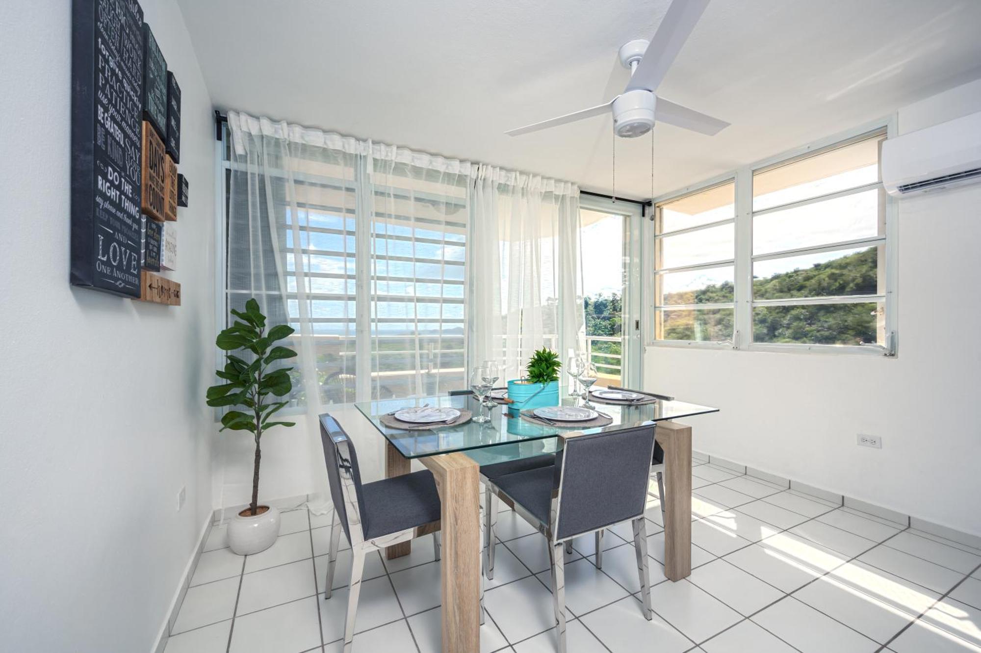 Ocean & Mountains View, Marina, Ferry, Vista Mar, Costa Esmeralda Ceiba المظهر الخارجي الصورة